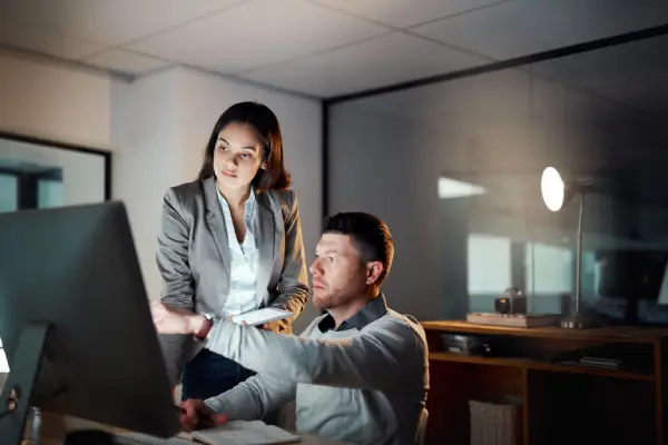Équipe informatique confrontée à la perte d’accès aux données après la fin d’un abonnement SaaS